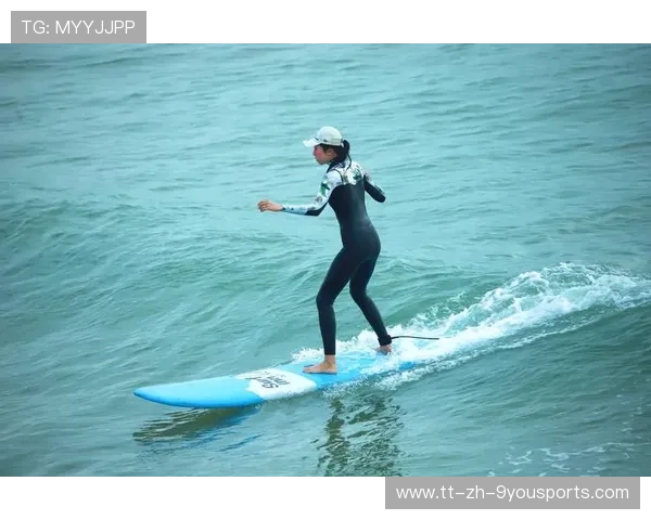 冲浪选手自创舞步浪上跳