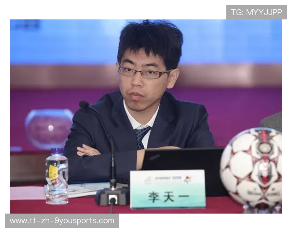 足球裁判委员会在选拔中强调体能考核与心理抗压能力，足球比赛中裁判组有哪些人员构成